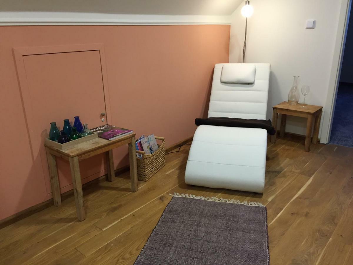 Exklusive Ferienwohnungen Im Gutshaus Viezen Bernitt Екстериор снимка