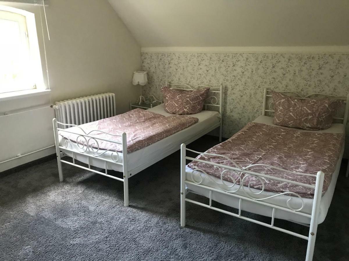 Exklusive Ferienwohnungen Im Gutshaus Viezen Bernitt Екстериор снимка